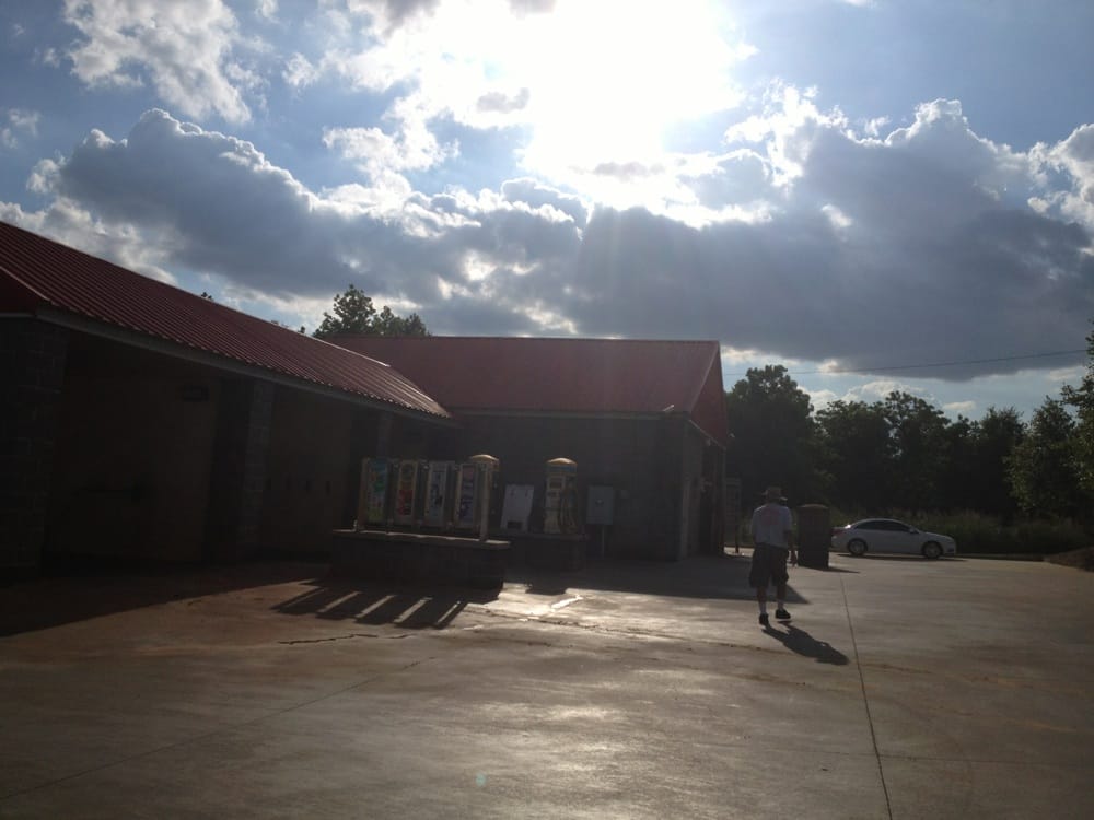 PEACHY CLEAN CAR WASH Updated August 2024 515 Forrester Dr SE