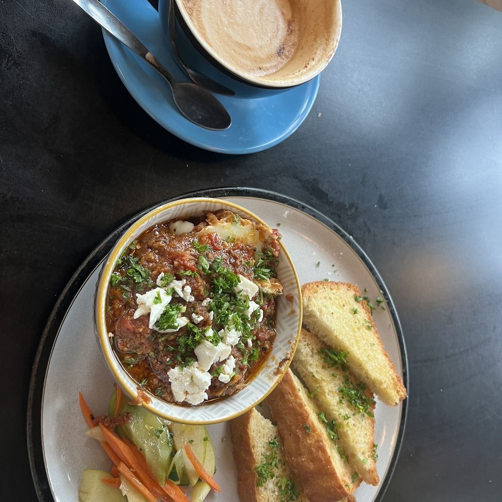 The Black Cab Coffee Co - Spicy shashuka and cappuccino - Coffee Roasteries Near Me - London, XGL