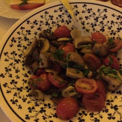 Ristorante María Fedele - Hongos y tomates cherris salteados, todo parte del antipasto