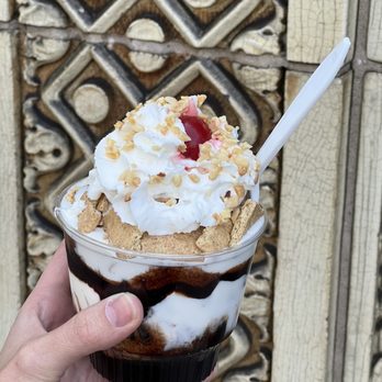 Hole in the Wall Custard Shoppe - S'mores sundae - Ice Cream & Frozen Yogurt Near Me - Oak Park, Illinois Hole in the Wall Custard Shoppe - S'mores sundae - Ice Cream & Frozen Yogurt Near Me - Oak Park, Illinois