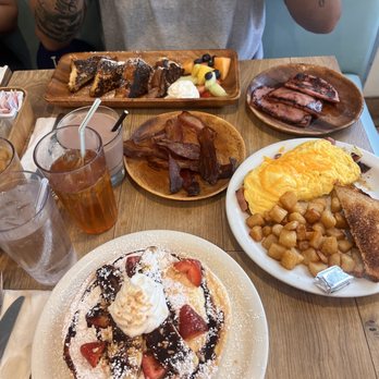 Aloha Kitchen - Banana strawberry pancakes, meat lovers omelette, French toast, bacon, ham - Breakfast & Brunch Near Me - Honolulu, Hawaii Aloha Kitchen - Banana strawberry pancakes, meat lovers omelette, French toast, bacon, ham - Breakfast & Brunch Near Me - Honolulu, Hawaii
