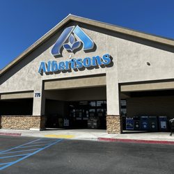 Albertsons - Entrance