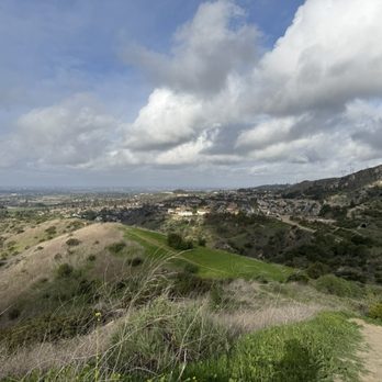 Santiago Oaks Regional Park - Pretty view of the area! - Parks Near Me - Orange, California