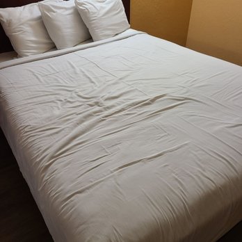 Country Inn - HOW THE BEDS LOOKED UPON ARRIVAL - Hotels Near Me - Jamestown, California Country Inn - HOW THE BEDS LOOKED UPON ARRIVAL - Hotels Near Me - Jamestown, California