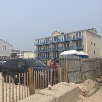 Misquamicut Beach Front Inn - Beach view of hotel and balcony - Hotels Near Me - Westerly, Rhode Island Misquamicut Beach Front Inn - Beach view of hotel and balcony - Hotels Near Me - Westerly, Rhode Island