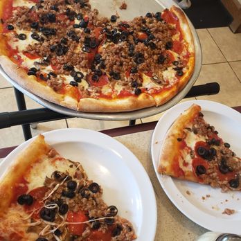 Michelangelo - Pizza with crumbled sausage, pepperoni, mushrooms and black olives - Pizza Near Me - Parrish, Florida