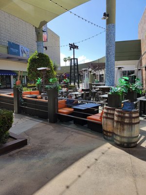 La Central Beer & Wine Garden by null