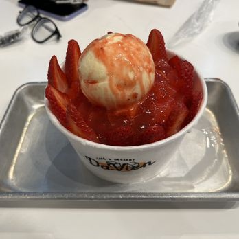 Da Vien Coffee - Strawberry Bingsoo* - IG @bougiefoodieboi - Desserts Near Me - Westminster, California Da Vien Coffee - Strawberry Bingsoo* - IG @bougiefoodieboi - Desserts Near Me - Westminster, California