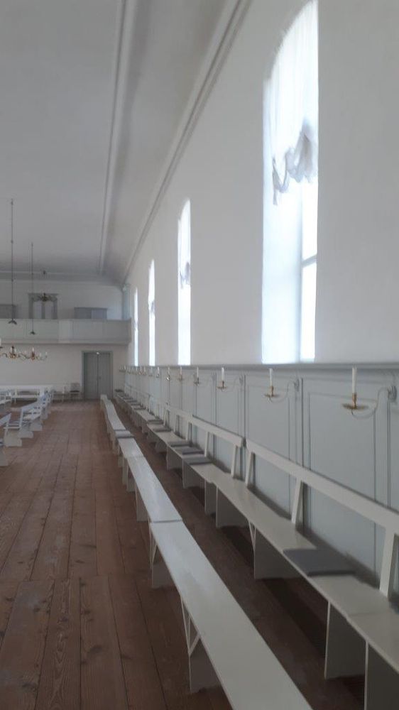 DIE KIRCHE DER BRUDERGEMEINDE THE MORAVIAN SALSHUSETCHURCH