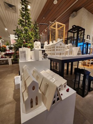 Crate & Barrel by null
