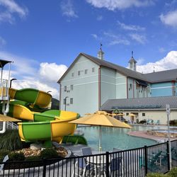 Camp Margaritaville RV Resort & Lodge - Pigeon Forge - Pool slide