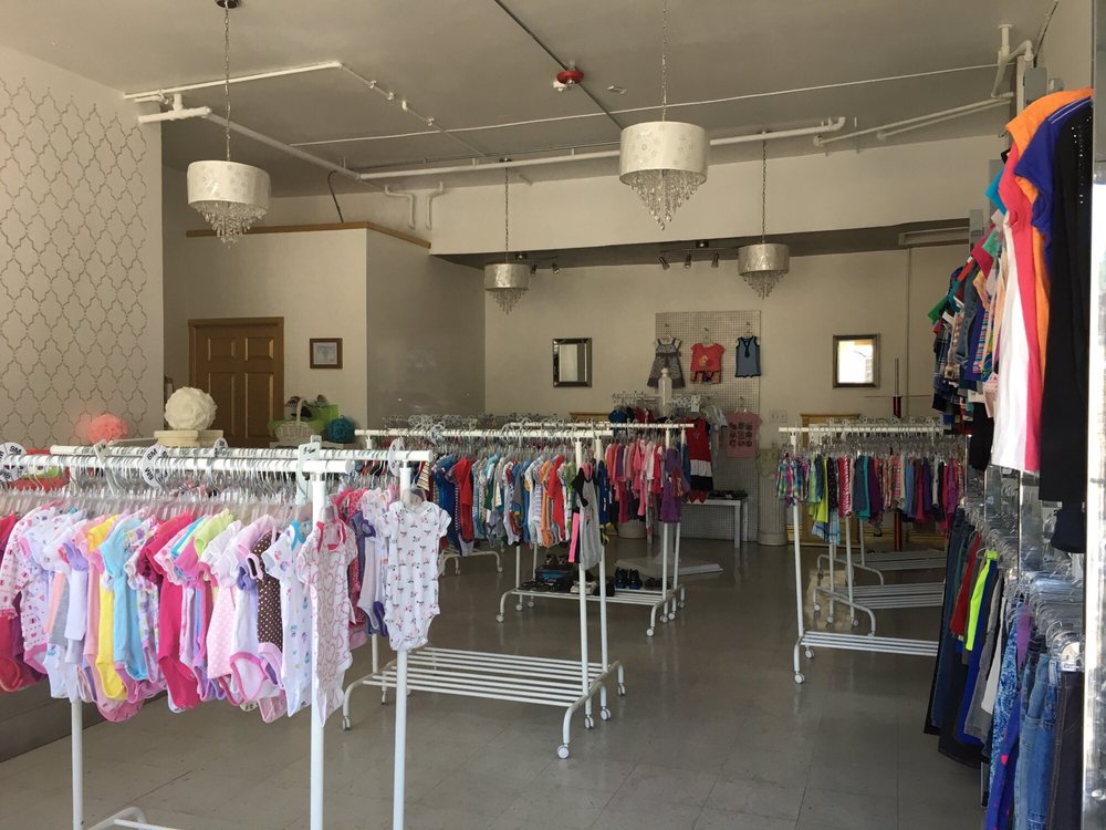 MUNCHKINS BOUTIQUE 2617 Ridgeland Ave, Berwyn, Illinois Children's