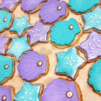 Amazing Cakes - Shortbread cookies for "Under the Sea" theme. Iridescent white frosting touches and iridescent gold dots too. Beautiful and tasty. - Cupcakes Near Me - Vancouver, Washington