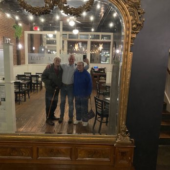 L'italia - Cool, huge mirror for "selfies"... - Italian Near Me - Wellsville, New York