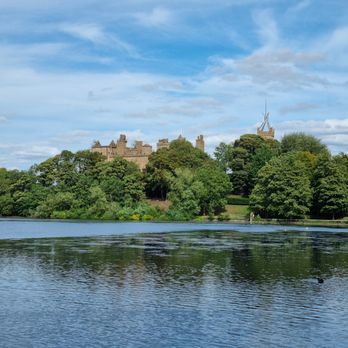 Linlithgow Palace and Loch Circular Walk - Hiking Near Me - Linlithgow, WLN