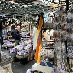 Marché aux fleurs et Aux Oiseaux Cité