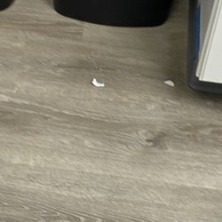 Docs Urgent Care Danbury - Garbage on floor in patient room