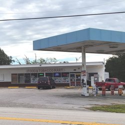 Food Mart & Tobacco - The retail part of a defunct gas station!