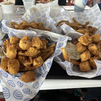 Bob's Clam Hut - S SCALLOP BASKET AND ONION RUNGS BASKET - Seafood Near Me - Kittery, Maine