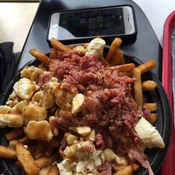 Fromagerie Lemaire - Smoked meat poutine, medium size - Cheese Shops Near Me - Saint-Cyrille-de-Wendover, Quebec Fromagerie Lemaire - Smoked meat poutine, medium size - Cheese Shops Near Me - Saint-Cyrille-de-Wendover, Quebec