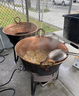 Carnitas Los Dos Chingones by null