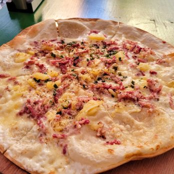 Henrici - Flammkuchen Alpino - Cafes Near Me - Zürich, ZH