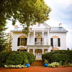 25 East Main Bed and Breakfast - This charming 1871 Victorian house and its owners welcome you!