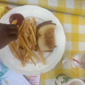 Country Cafe - Kids Grilled Cheese Sandwich Lunch - Breakfast & Brunch Near Me - Cypress, California