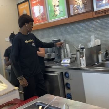 Häagen-Dazs - good worker! - Desserts Near Me - Miami, Florida Häagen-Dazs - good worker! - Desserts Near Me - Miami, Florida