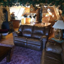 Lazy-Daze-Retreats - The leather sofas in the living room offer a dangerously comfortable place to put your feet up and relax.