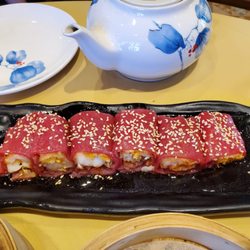 鍾㕑 - Cheung fun with fried donut, shrimp and salted egg yolk inside.. yummy