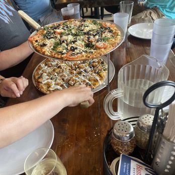 Parkway Pizza Roseville - We sampled many pizzas, and they were all super tasty! Very laid back atmosphere. Beer, and Wine also served! - Pizza Near Me - St Paul, Minnesota Parkway Pizza Roseville - We sampled many pizzas, and they were all super tasty! Very laid back atmosphere. Beer, and Wine also served! - Pizza Near Me - St Paul, Minnesota