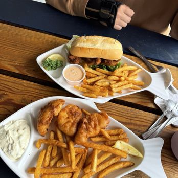 Mo's Seafood & Chowder - Seafood Near Me - Seaside, Oregon
