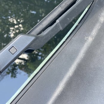Safelite AutoGlass - Small gap at the bottom of the windshield - Windshield Installation & Repair Near Me - Arlington, Texas Safelite AutoGlass - Small gap at the bottom of the windshield - Windshield Installation & Repair Near Me - Arlington, Texas