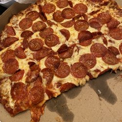 St. Louis Pizza And Wings - Pepperoni hand tossed