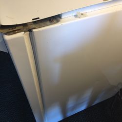 Freda's Sea Isle Inn - The mini fridge. Sharp metal edge.