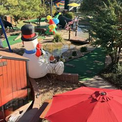 Brickopolis Mini Golf - More decor