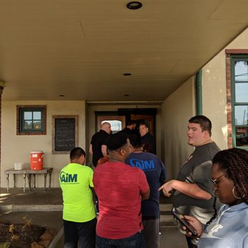 Killen's Barbecue - The line wasn't extremely long, and we ordered within 20 mins - Barbeque Near Me - Pearland, Texas