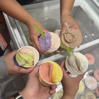 7Gradi - From left to right, top then second row: Matcha & SC, Ube & SC, Chocolate, Mango & Strawberry, and Oreo Marscapone & Toasted Marshmallow - Gelato Near Me - Honolulu, Hawaii