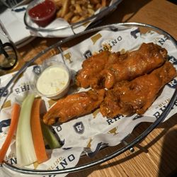 The Blind Rhino - 6 Spicy Buffalo Wings