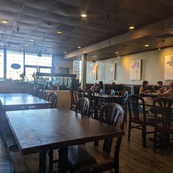 You & I Thai Cuisine - Dining area