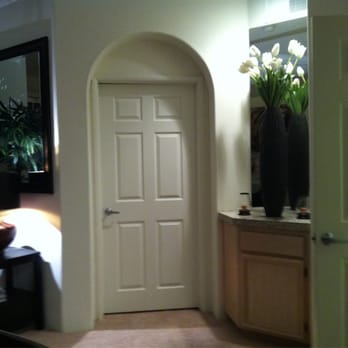L'Estancia - Archways over doorframe are a nice touch - Apartments Near Me - Studio City, California