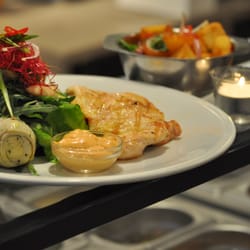 Abinish - Grilled chicken, artichokes and salad