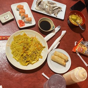 Golden Dragon II - Singapore rice noodles, spring rolls, Hartsville roll, beef dumplings and chicken noodle soup. - Japanese Near Me - Hartsville, South Carolina Golden Dragon II - Singapore rice noodles, spring rolls, Hartsville roll, beef dumplings and chicken noodle soup. - Japanese Near Me - Hartsville, South Carolina