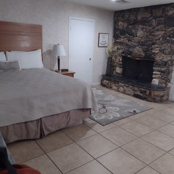 The Inn at Deep Canyon - Room 116 - King standard - great looking fireplace, but it wasn't working. - Hotels Near Me - Palm Desert, California The Inn at Deep Canyon - Room 116 - King standard - great looking fireplace, but it wasn't working. - Hotels Near Me - Palm Desert, California