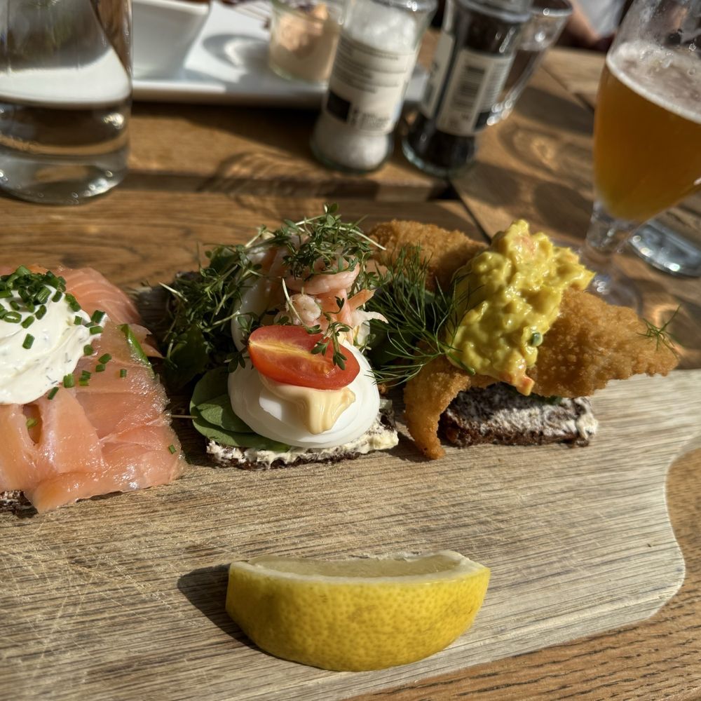 Nyhavn 37 - Wow. Fantastic. - Scandinavian Near Me - København Nyhavn 37 - Wow. Fantastic. - Scandinavian Near Me - København
