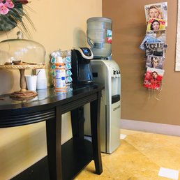 Very nice lobby/coffee and cookies Very nice lobby/coffee and cookies