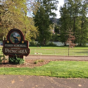 Stewart Park Golf Course - Golf Near Me - Roseburg, Oregon