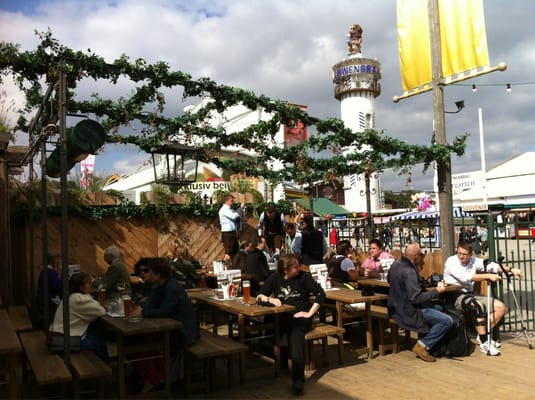 Kufflers Weinzelt by null