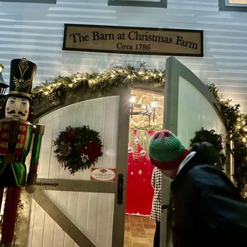 Christmas Farm Inn & Spa - The Christmas Barn for dinner with Mrs.Claus - Hotels Near Me - Jackson, New Hampshire